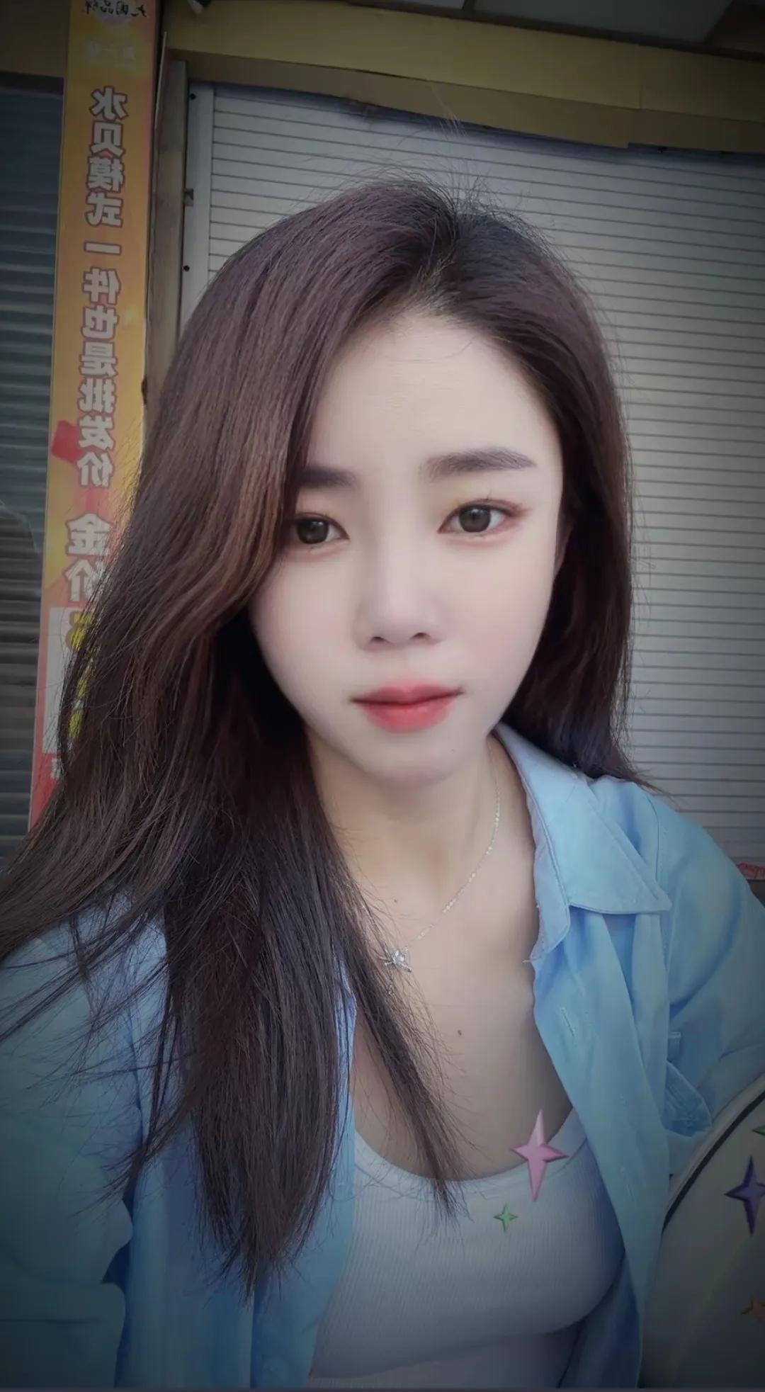 甜美少女心爆棚的自拍，粉色星星点缀！💖✨