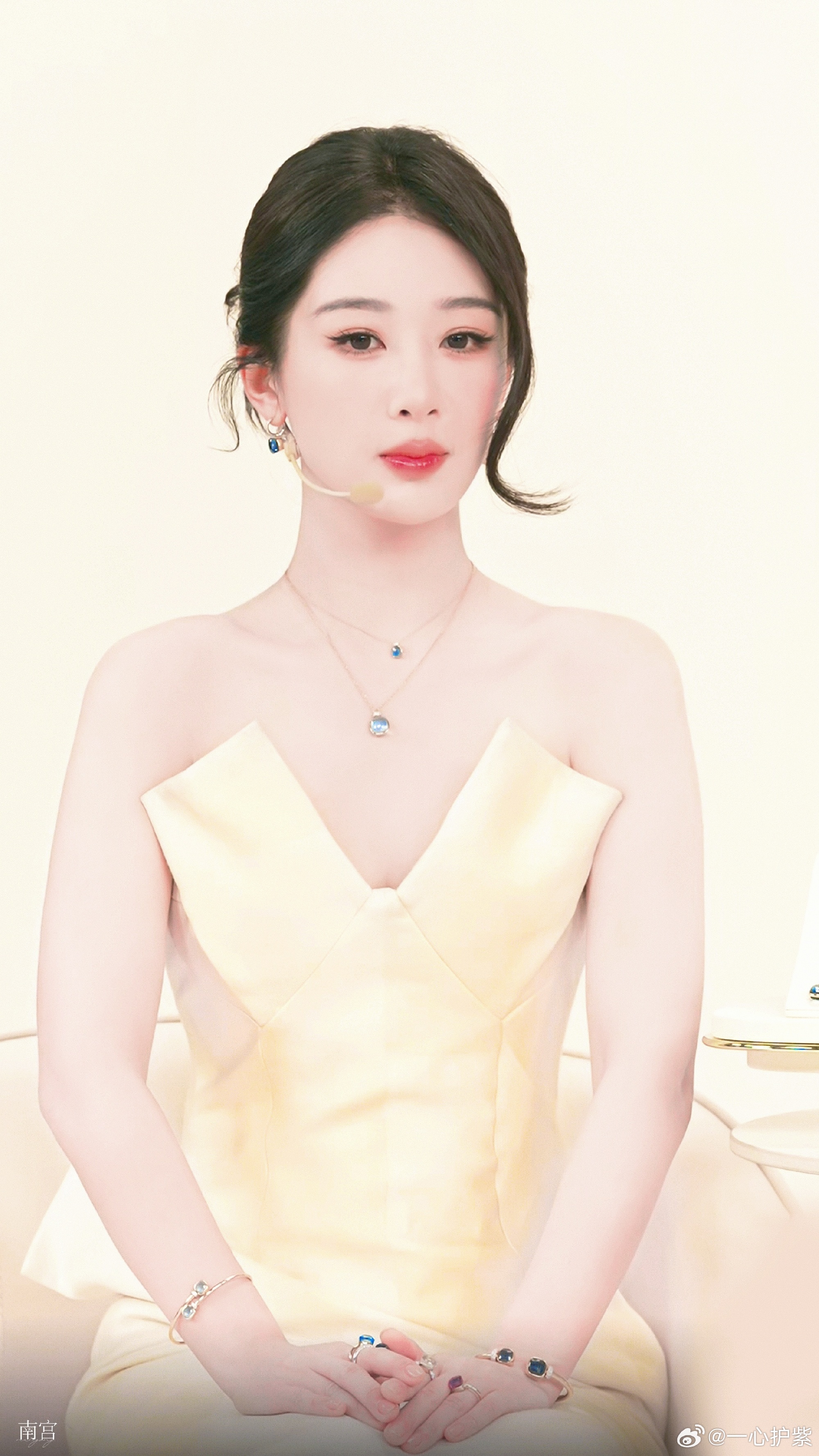 杨紫  独立清醒，总是传递满满的正能量，比起你的剧，我更爱你本人的才华。你就是我