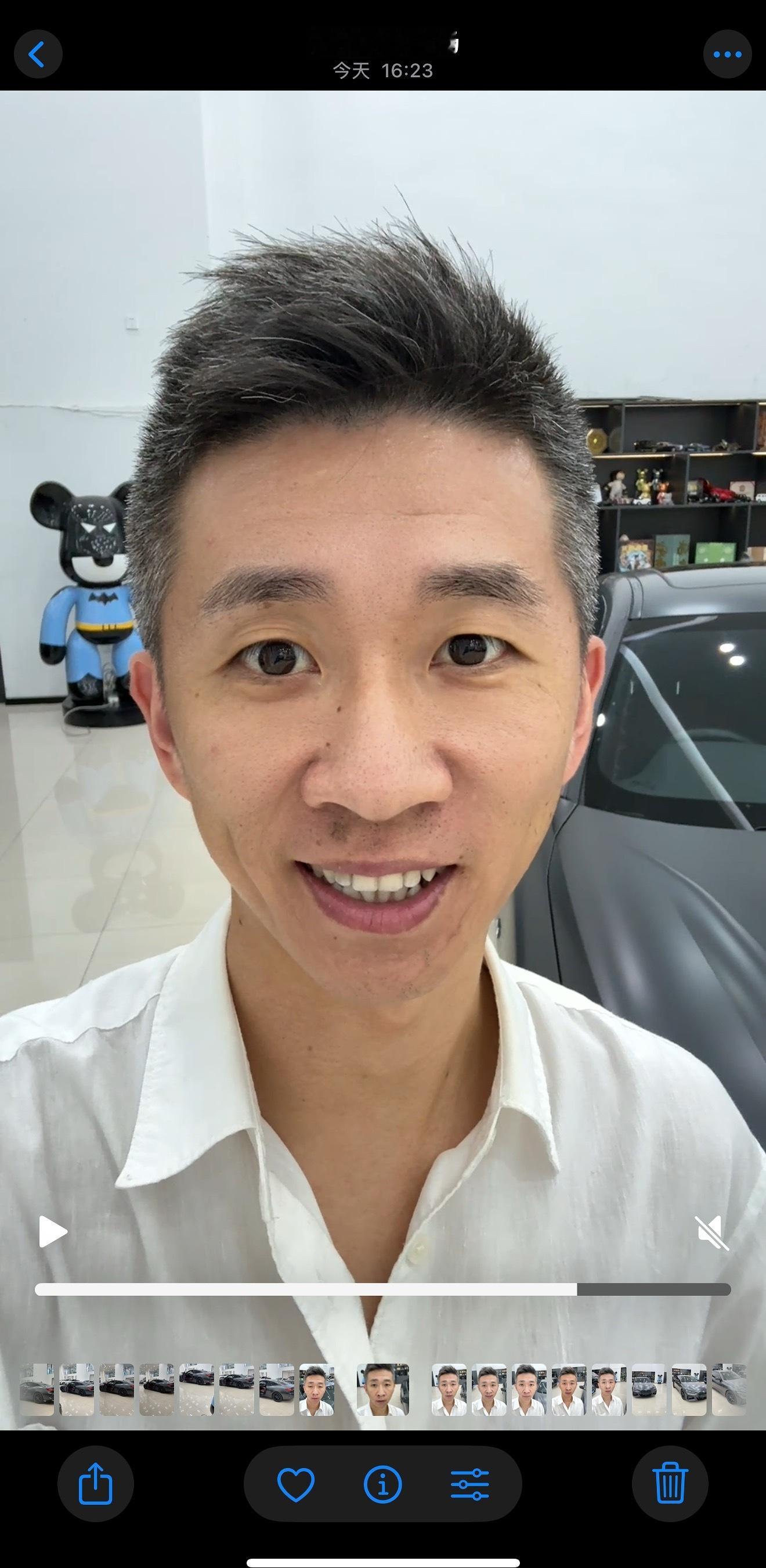 40岁女子不染发养了16个月的白发我也跟我的白发和解了，等看看能白到什么程度，不
