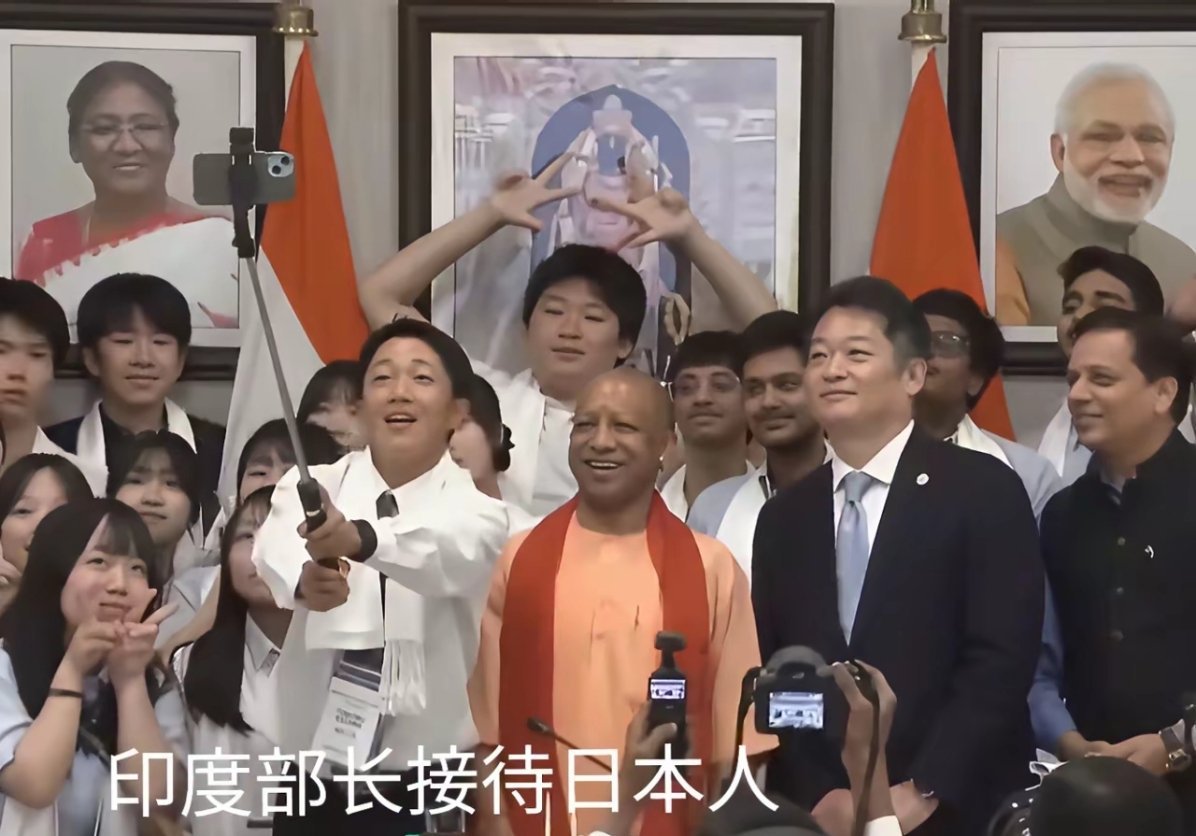 这个长得像黑社会老大一样的人物，就是印度最大的一个邦——北方邦的首席部长，也是莫