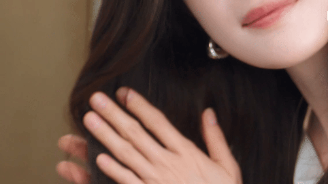 杨幂的这句晚安好梦能听一百遍 跟着杨幂解锁睡前护发仪式感，在温柔道晚安的同时，给