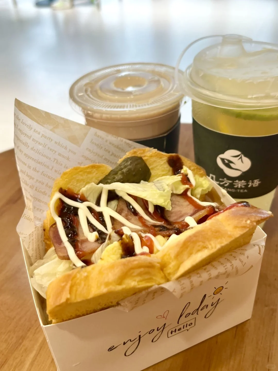 南京新晋氛围美食圣地！ 南京这里就有一家氛围还不错的美食圣地 这里面的...