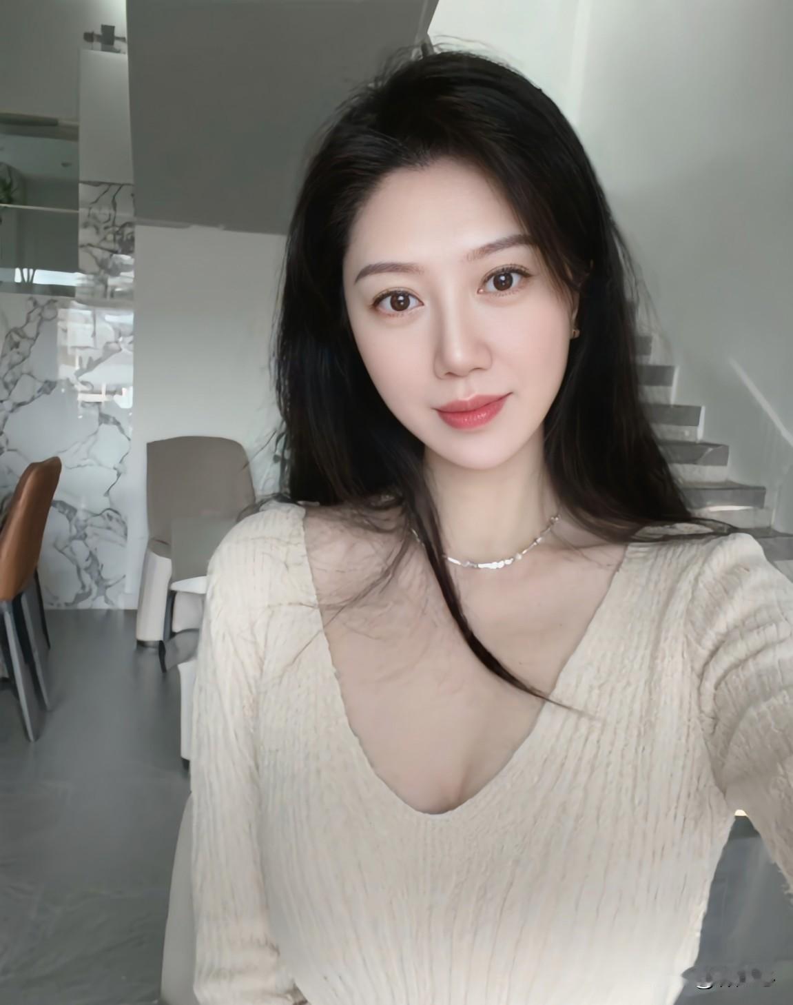 好想撒个娇，任个性
矫情一下，想释放一下小女人的气息
可是没人成全！