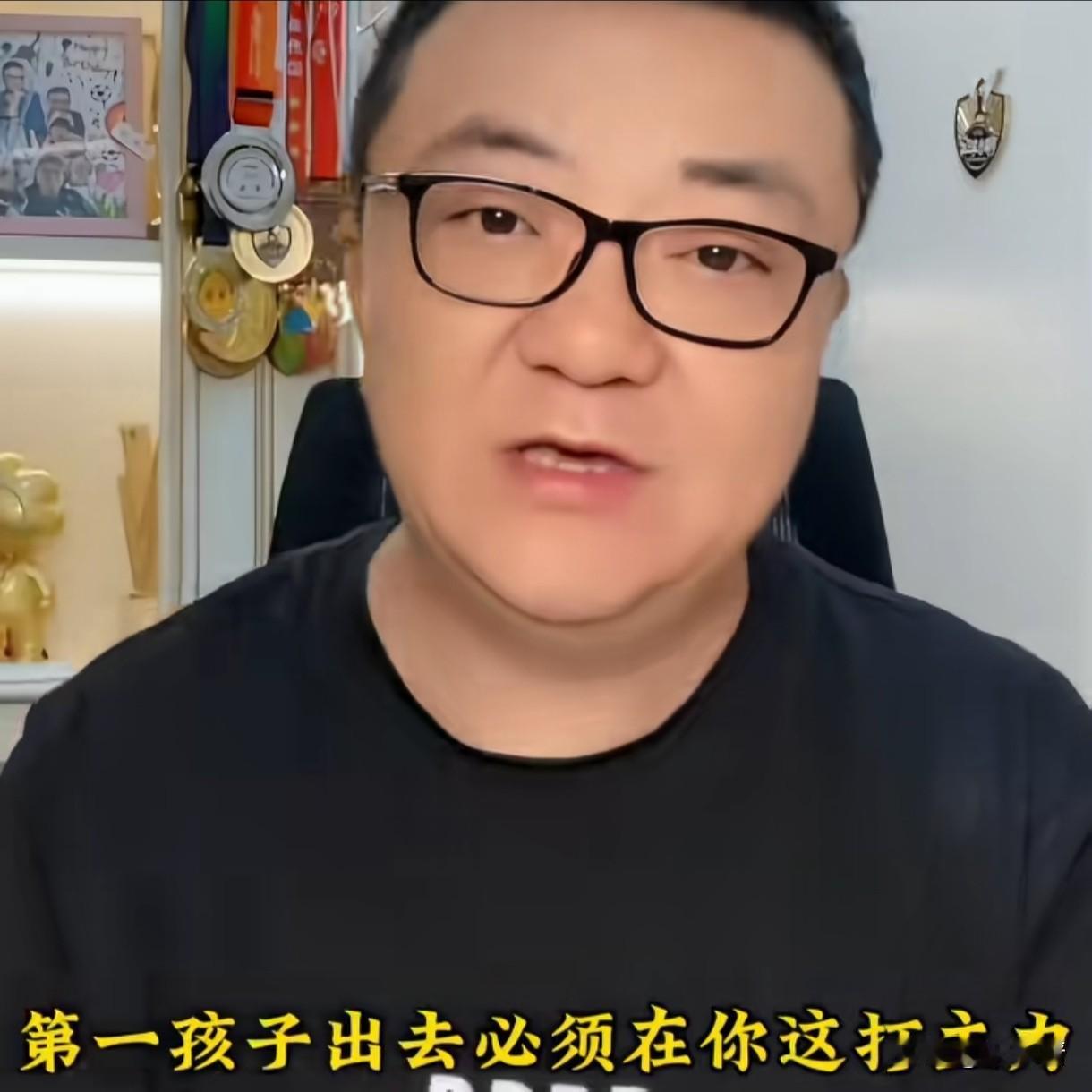 孙师傅评价足球小将:网红球队，杂耍班子，根本上不了台面。董路不惯着直接回怼:不打