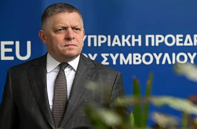 欧盟乱套了，斯洛伐克、匈牙利、捷克三国直接抱团硬刚，当众撕毁 “紧跟美国” 的伪