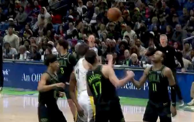 明日勇士背靠背灰熊，孰胜孰负


今日残阵勇士客场不敌鹈鹕，目前战绩30胜28负