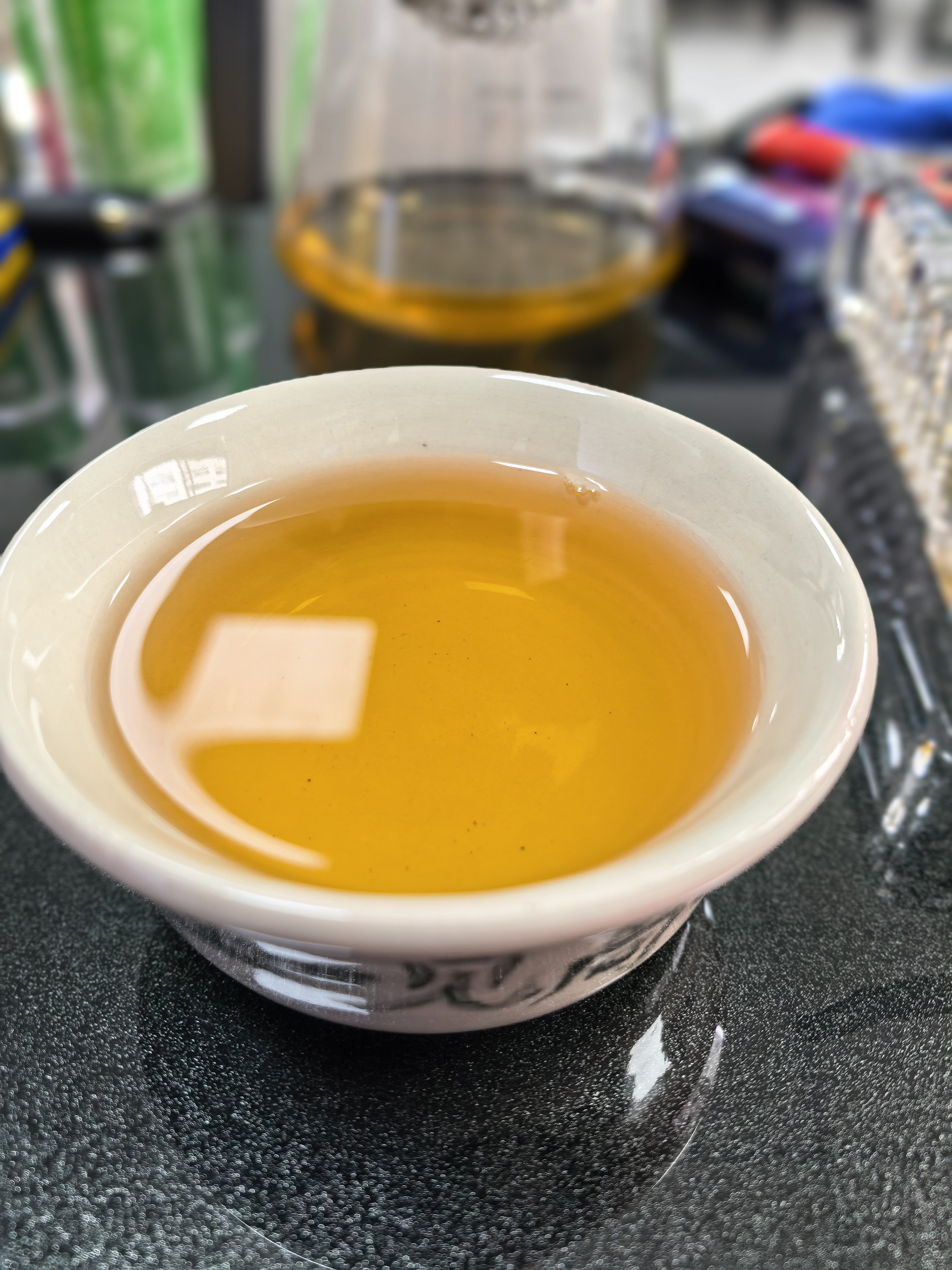 开高山.见高山,在景德镇做的茶杯到了我被自己的这个书法功底吓着了所以赶紧泡了一杯