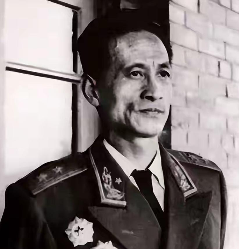 毛主席正为红军前途发愁，一个俘虏主动站出来，后来成了开国中将

主要信源：（甘肃