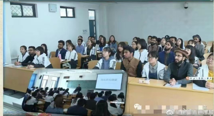 某校直接安排女学生给洋大人做三陪啊，女性真的被他们当性资源、工具人了！