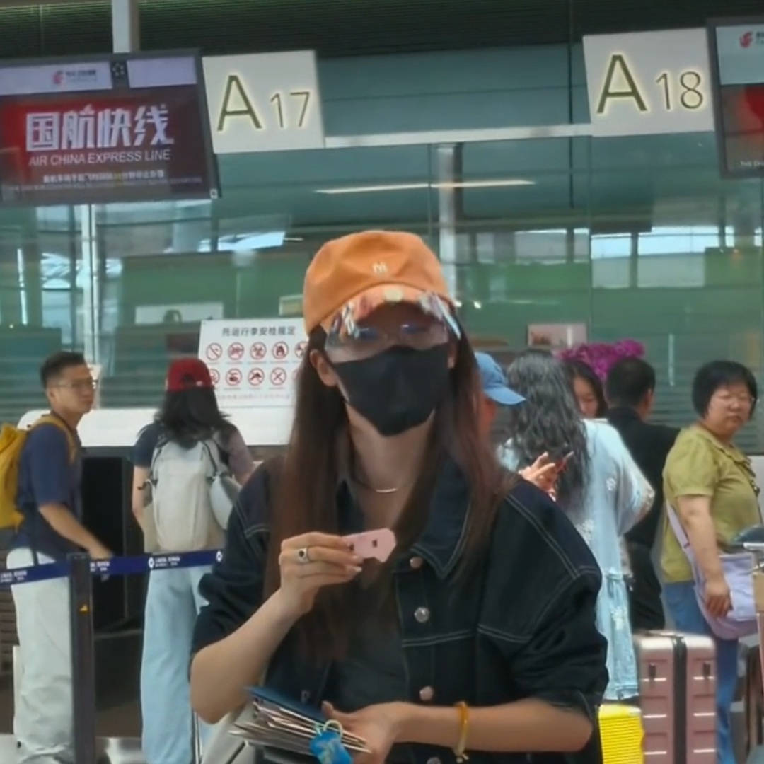“让我来看看夹多少个了”，好可爱的小捞月🥺 