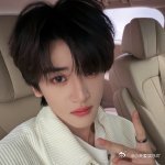 邓佳鑫高会更新 邓佳鑫高会更新啦，这个帅气宝宝真的太有镜头感了。每一张照片都能看