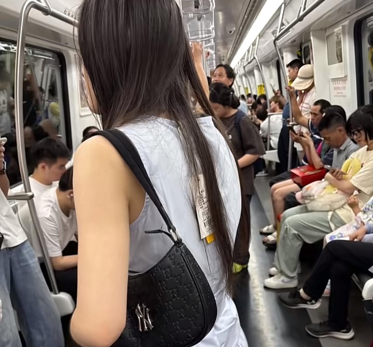 这些女人穿着带标签的衣服，光明正大的去逛街，去吃饭，去旅游，甚至去上班。难道平台