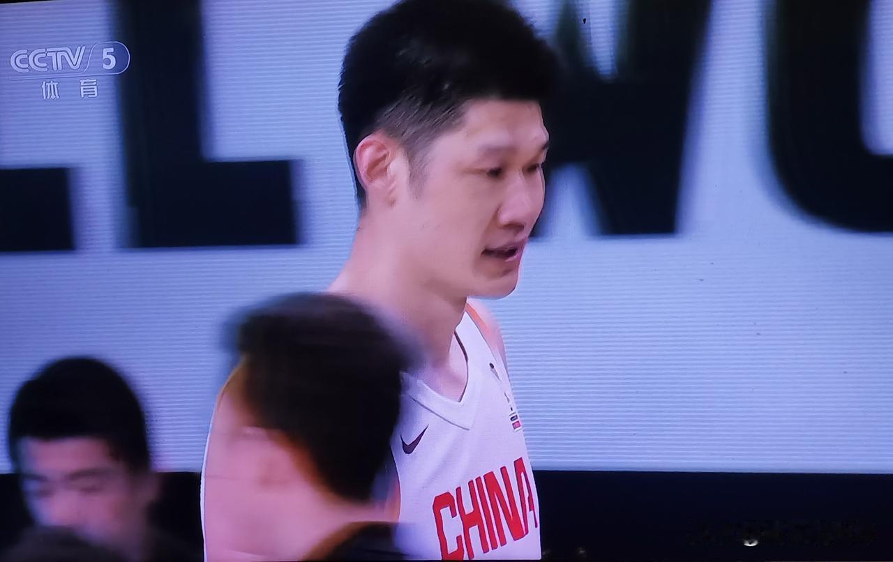 中国队学会了如何在逆境中成长，在裁判的判罚对中国队十分不利的情况下，咬牙坚持了下