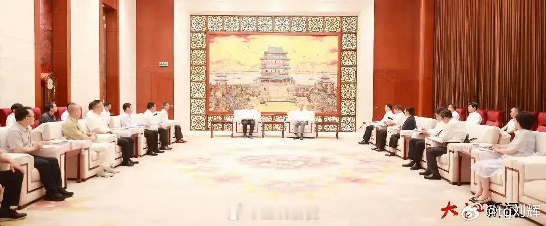 新阶层走好新时代长征路寻美长征源 中央统战部组织全国新的社会阶层人士服务团到江西
