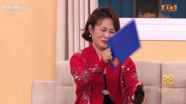 沈腾马丽小品没演完？撒贝宁眉毛谁画的？回应来了