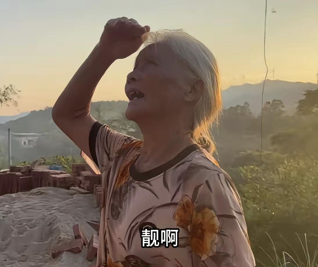 唐尚珺虽然还没有结婚生子，但是如今对自己的妈妈感觉就是哄着一般，新房子建设好了，