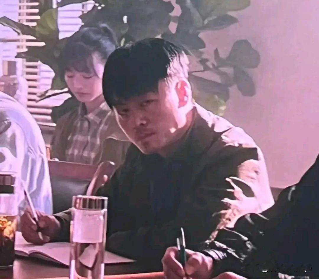 AI变脸技术在娱乐圈的应用越来越普及，带来了很多新鲜感，但也引起了一些争议。我第