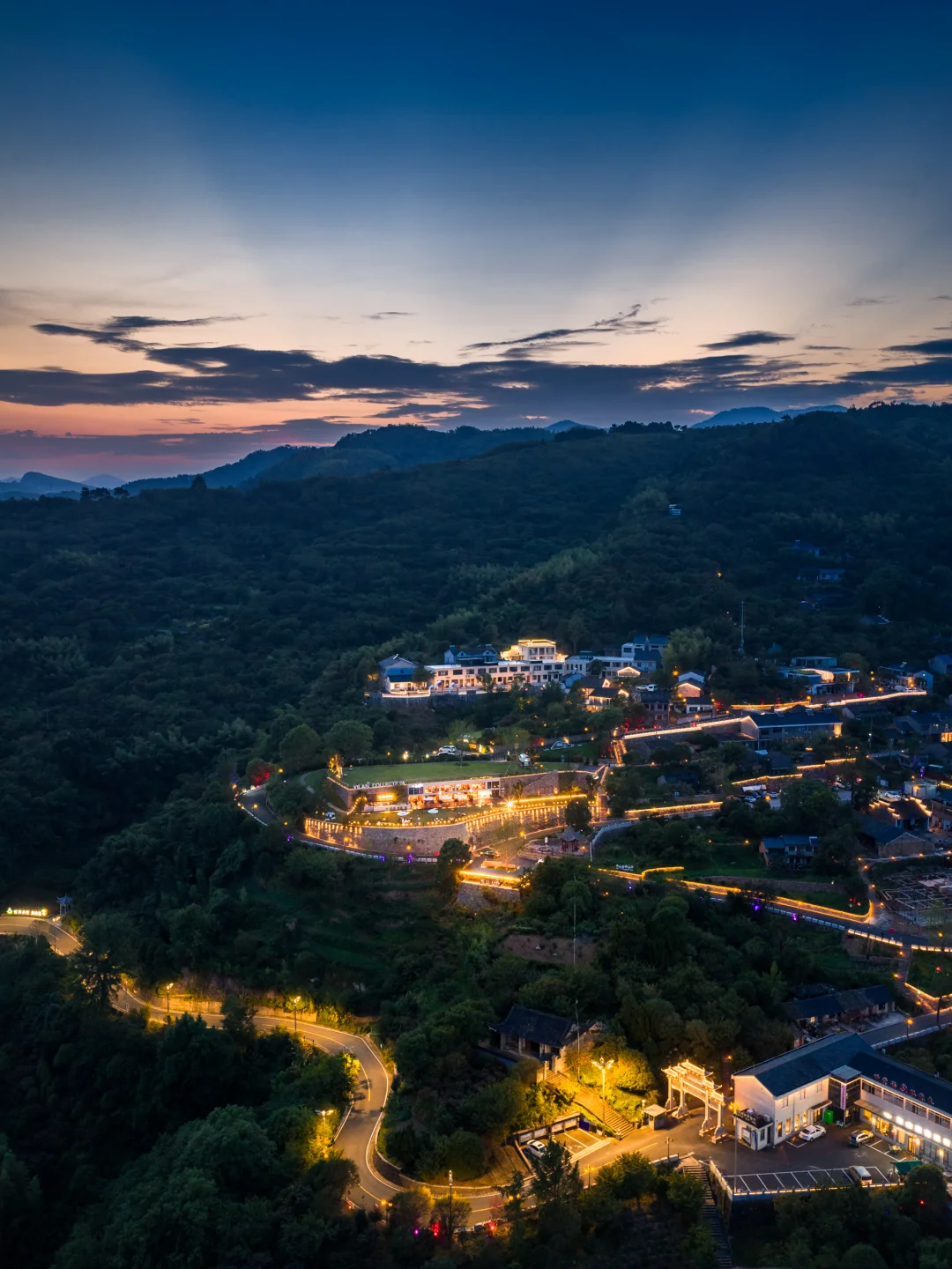 在400米高空，追到了今夏很绝的Blue Hour