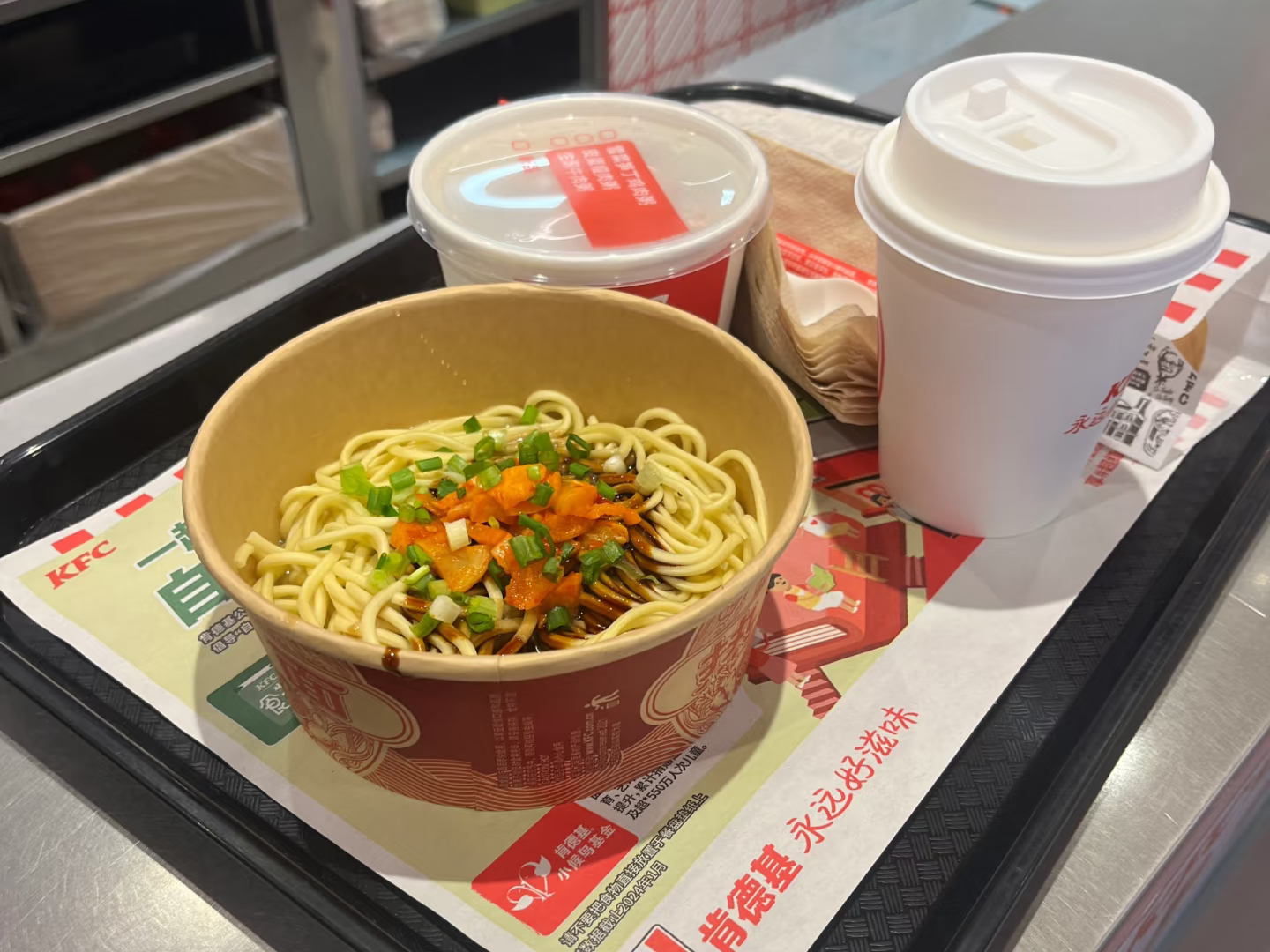 肯德基热干面啊哈？肯德基还出热干面了？想听鄂A的朋友来锐评一下。