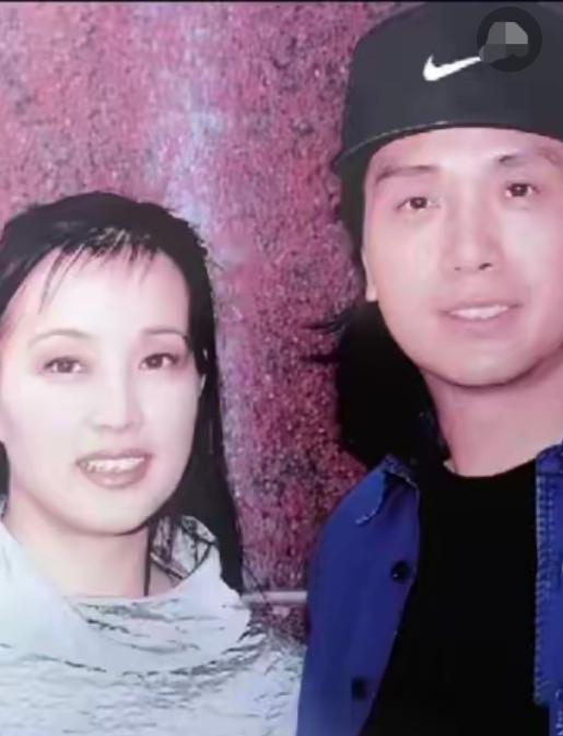 老照片徐旧事。刘晓庆这辈子有很多男朋友。有四任丈夫，有四任前夫。所有的男朋友和老