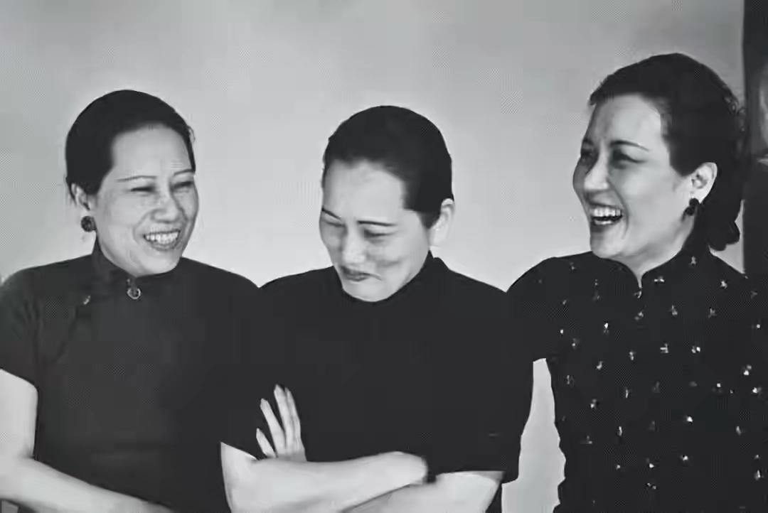 宋氏三姐妹，老大爱钱。老二爱国，老三爱权。