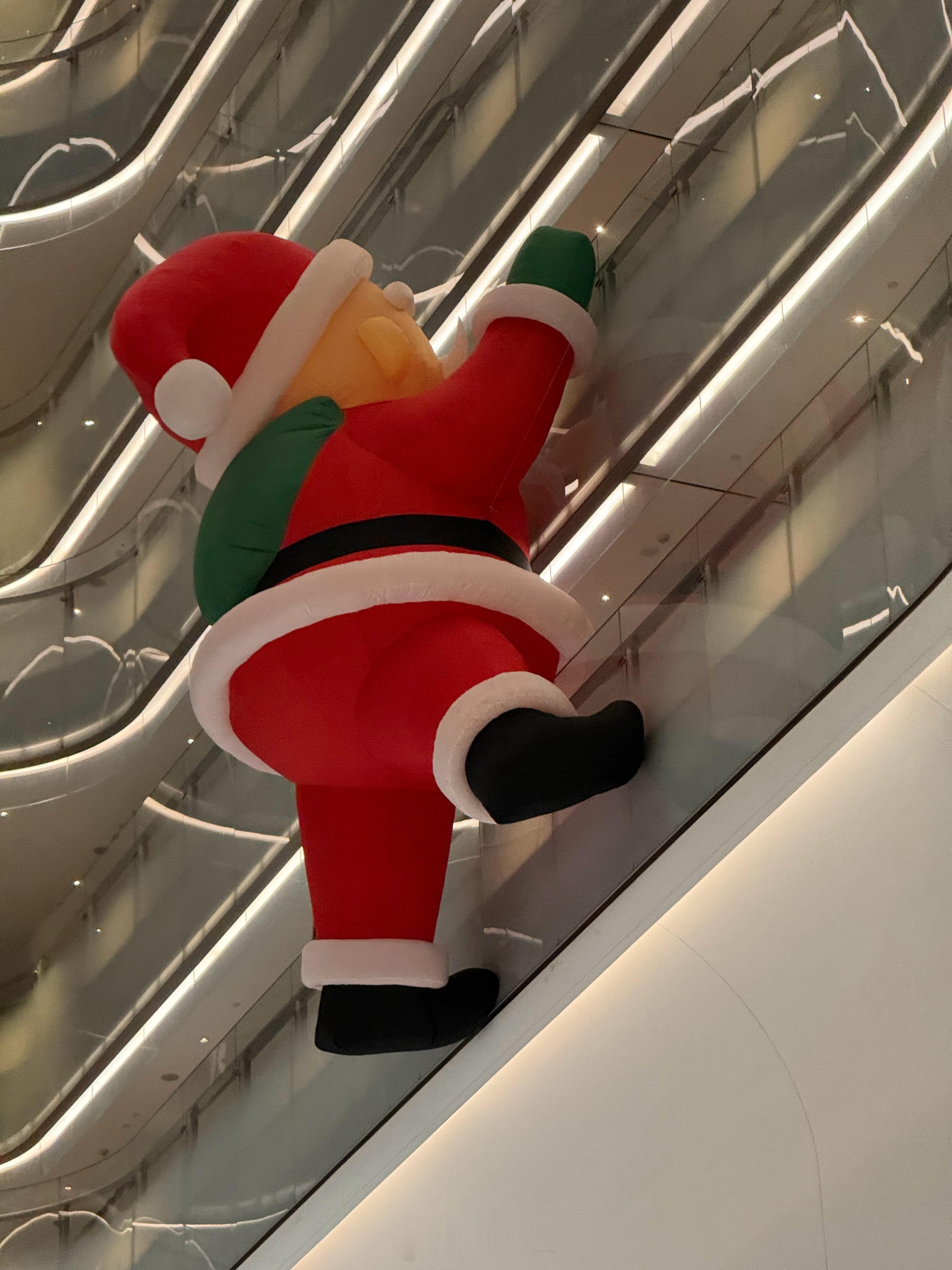 这个爬墙佬有点东西 