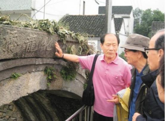 一群韩国老人跪在浙江湖州的古桥边嚎啕大哭，只因桥名和族谱上记载的一模一样 —— 