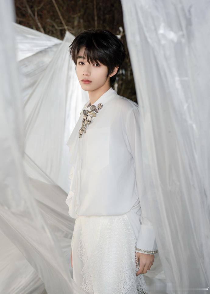 王橹杰男嘉宾即将入场王橹杰新音舞台造型TF家族新音  王橹杰以全新男嘉宾身份登陆