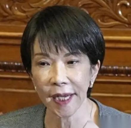 特朗普曾经的这步棋，走得有多臭？本来呢，大豆，买了；芬太尼，联手了；稀土，也差不