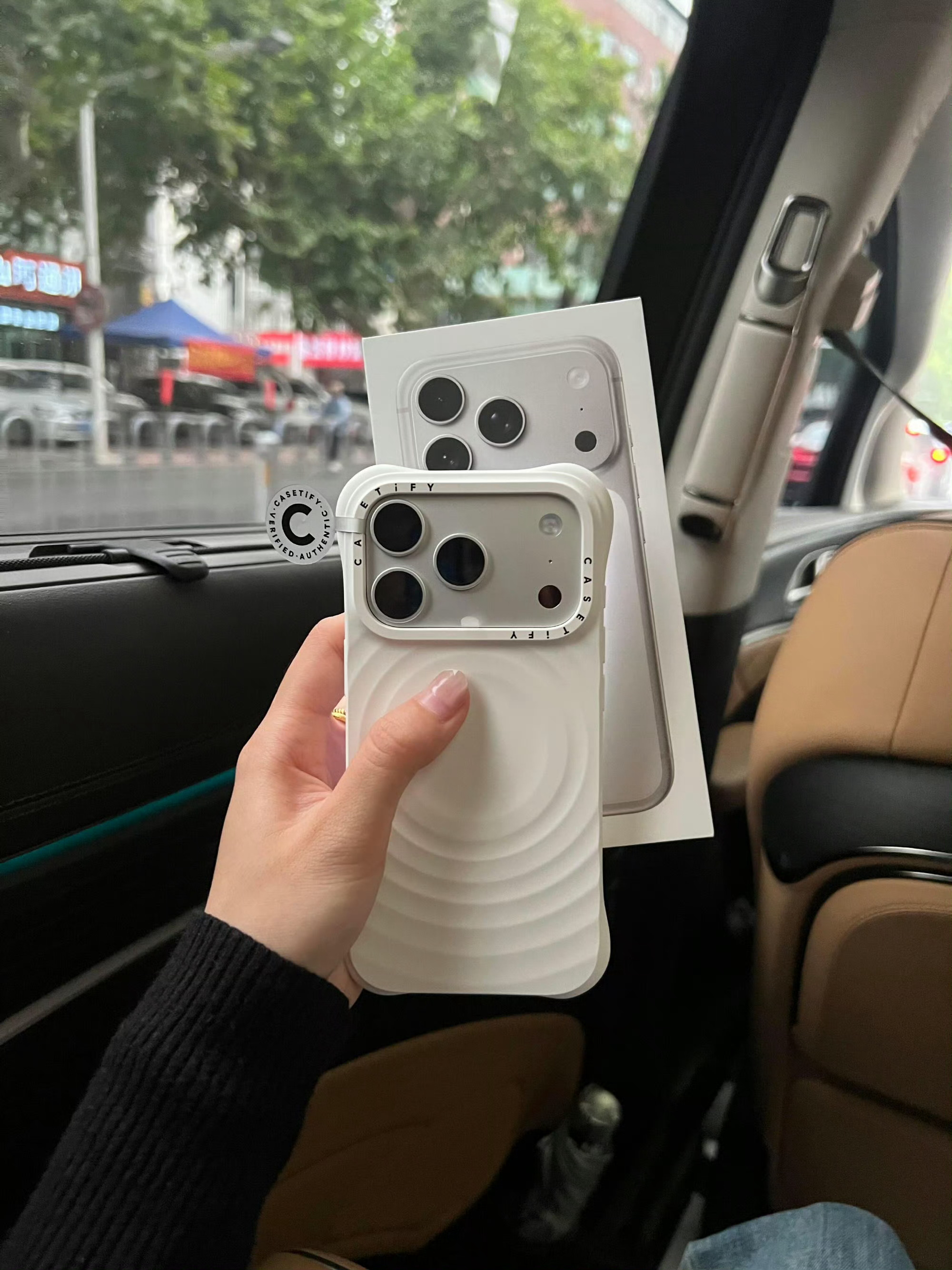 哎呀呀，你不是要找我借钱吧? 