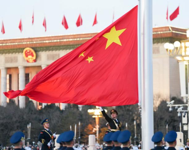 我敢打包票，最多十年之内，只要国内不闹出什么大乱子、不捅出什么娄子，中国十有八九