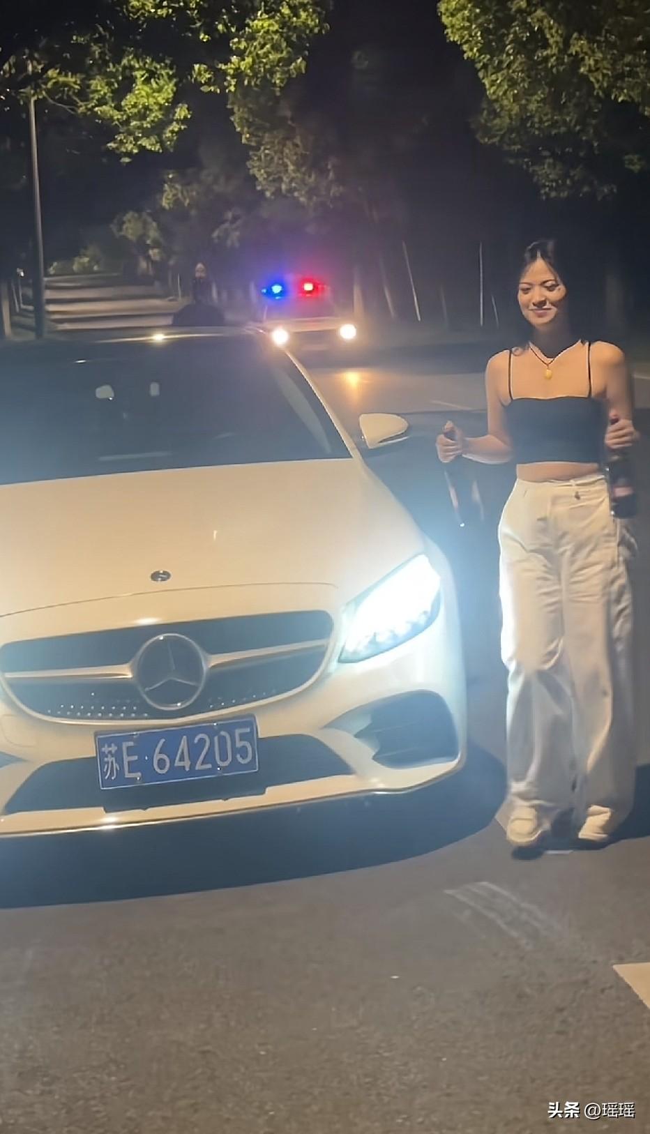 请问，最后旁边的警车停了没