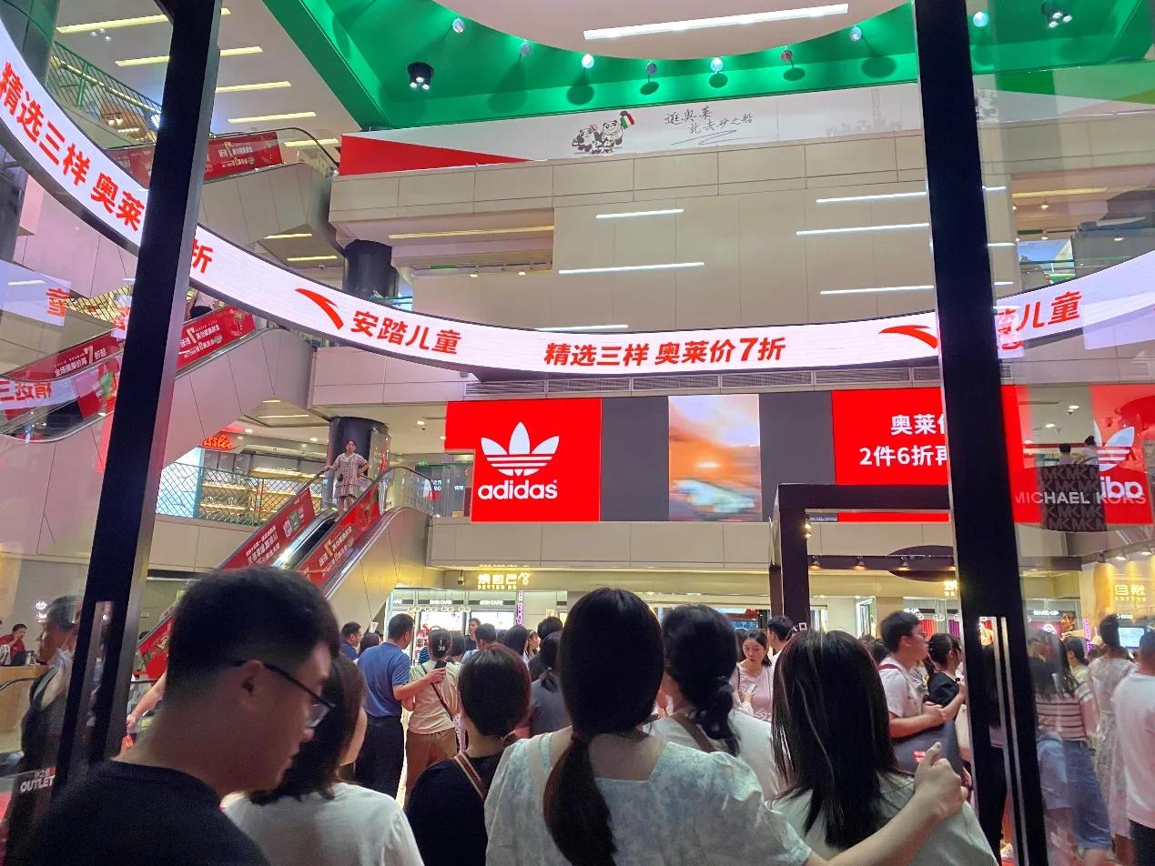 为买华为Mate 60，顾客购买问界新车？一部手机7000块，却要贴上至少25万