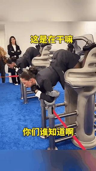 有人知道为啥空姐要做这个么，一直看不明白啊