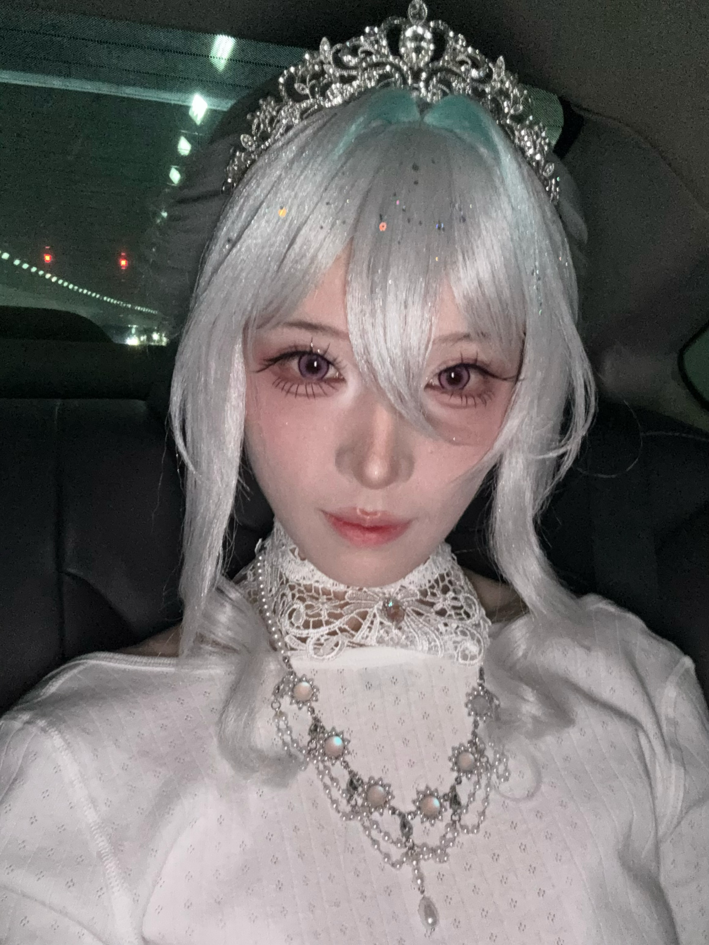 改好衣服画好妆就天黑了