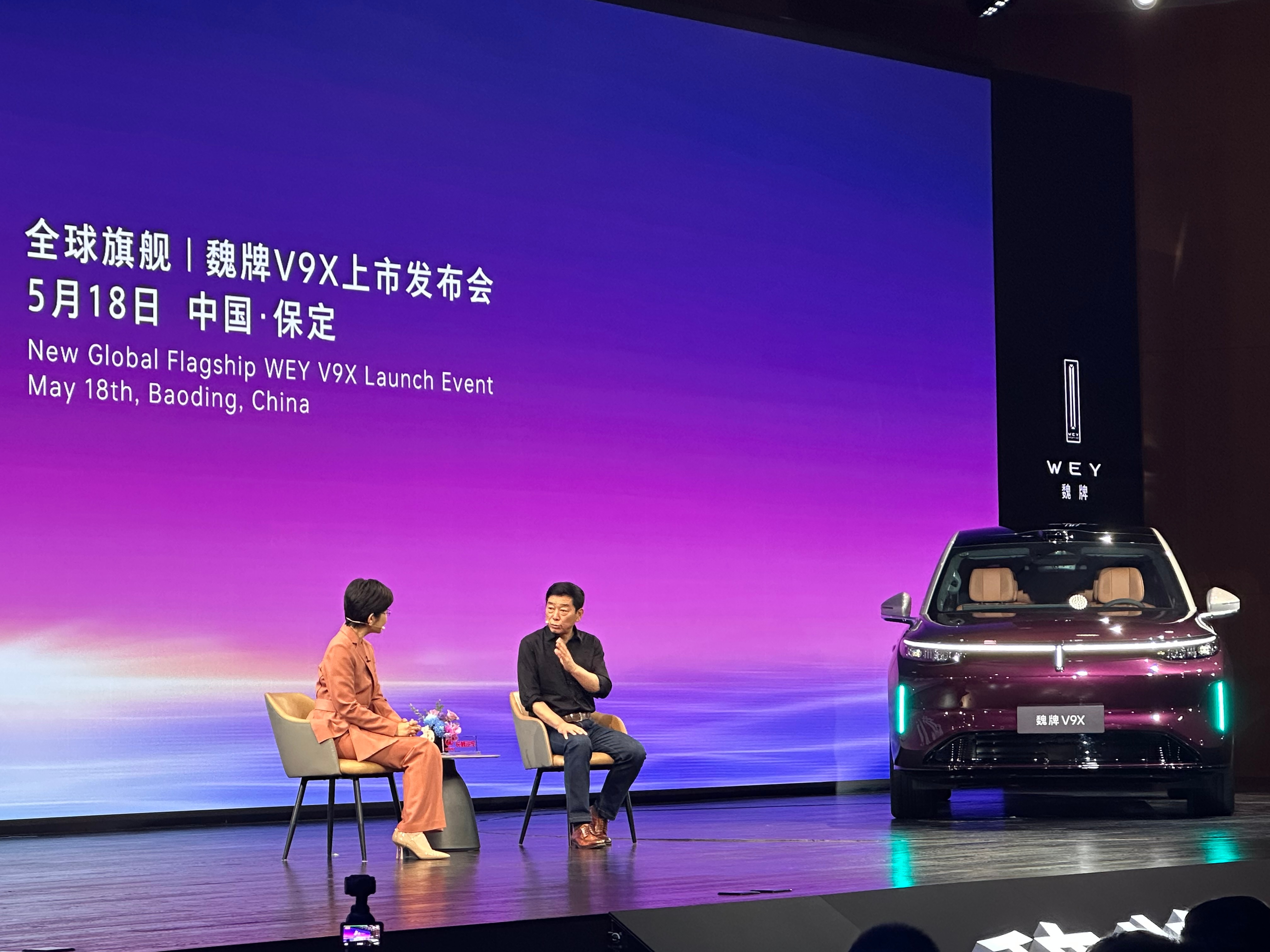 魏建军称品质没有快进键 从第一张草图到上市，魏牌V9X用了6年。在行业普遍12个