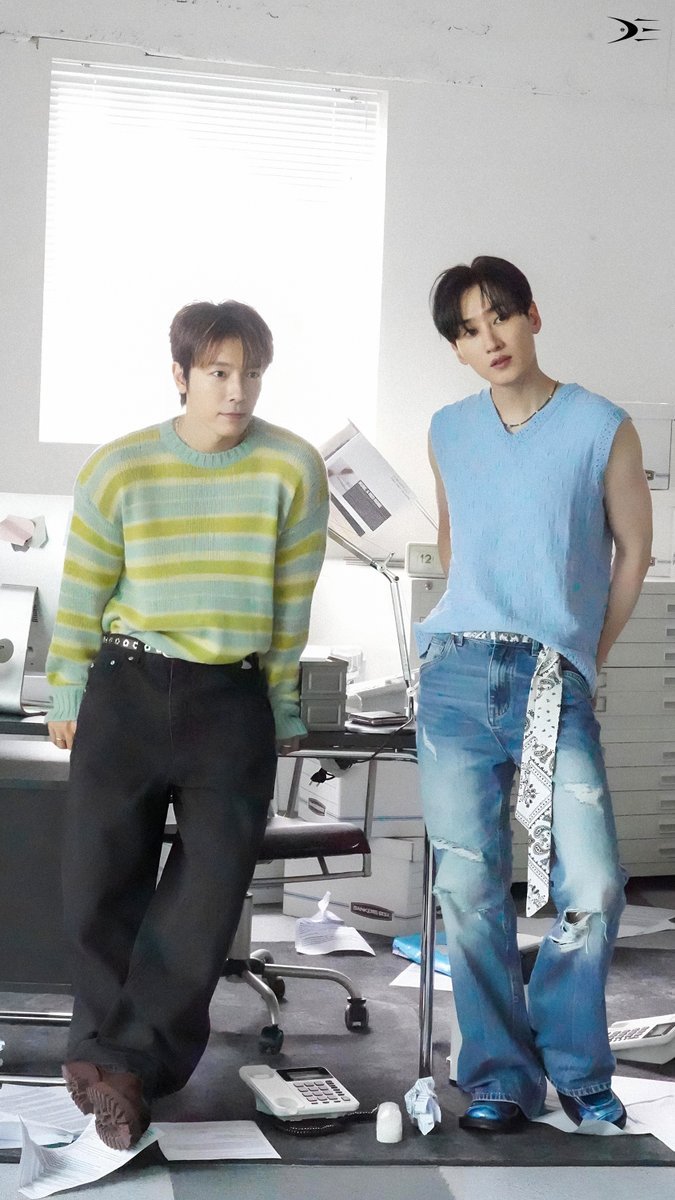 “CB百蓝_。251219 D&E official更新李赫宰李东海 相关：[?