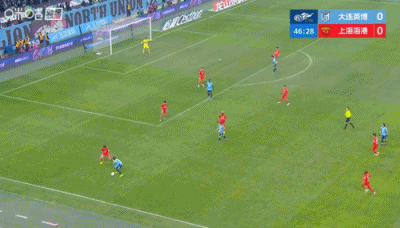 闪击！下半场刚刚开局97秒，阿奇姆彭就打打进一粒进球取得领先！
下半场开场后不久