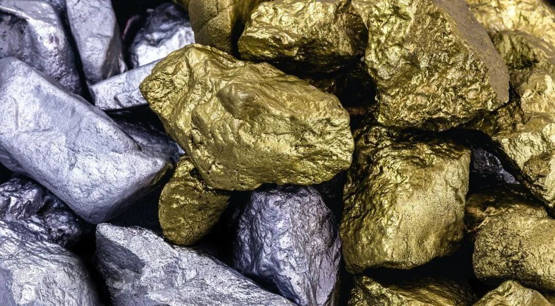 12月26日，国际现货金、银价格再创历史新高。自12月25日夜盘时段起，贵金属价