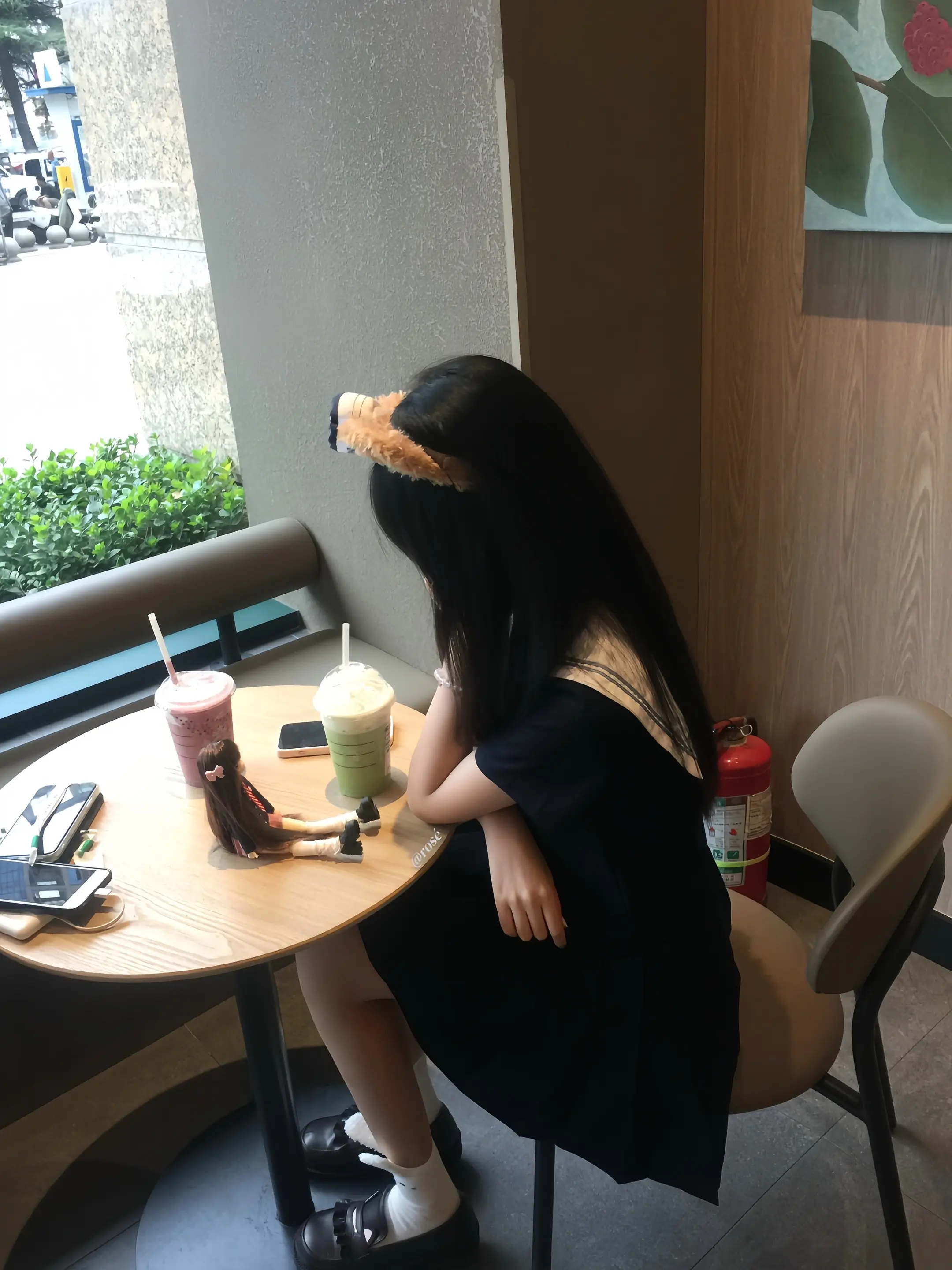 在你的世界里 像我这样的女孩太多了 我一点也不特别