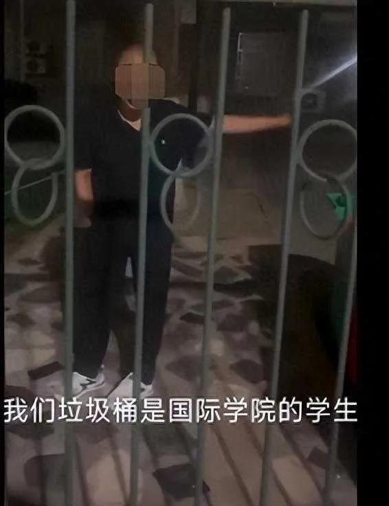 区别对待，还是另有隐情？。近日，西安交通大学一位学生将垃圾扔进留学生宿舍门口的垃