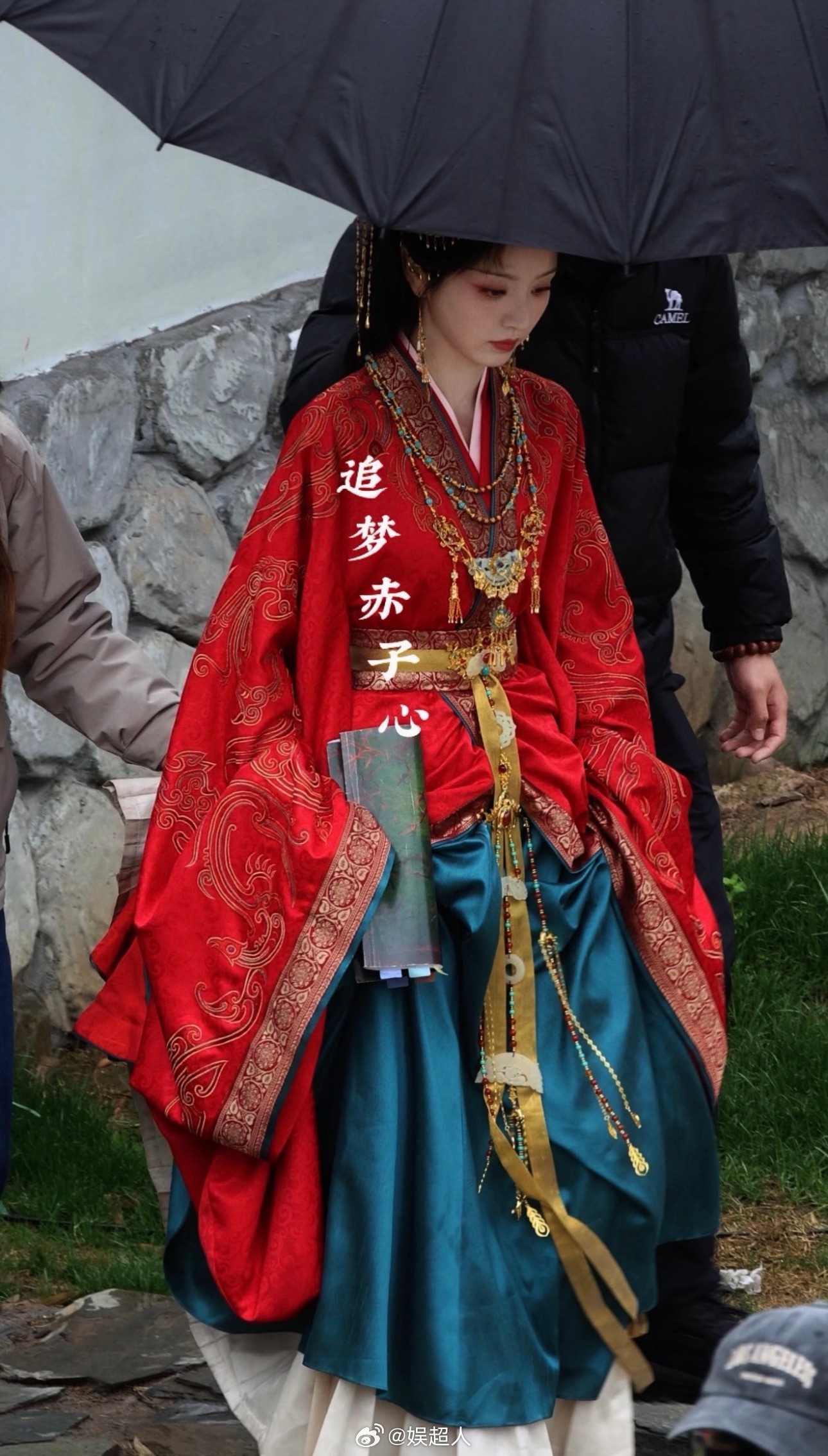 田曦薇嫁金钗大婚路透田曦薇嫁金钗大婚造型田曦薇《嫁金钗》大婚路透来啦！红色婚服好