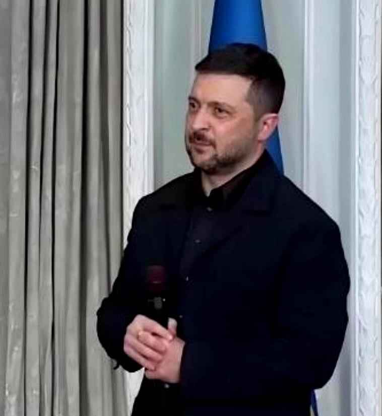 都以为俄罗斯背后站着的是伊朗、朝鲜，谁能想到，真正撑住俄罗斯的，反而是那个一言不