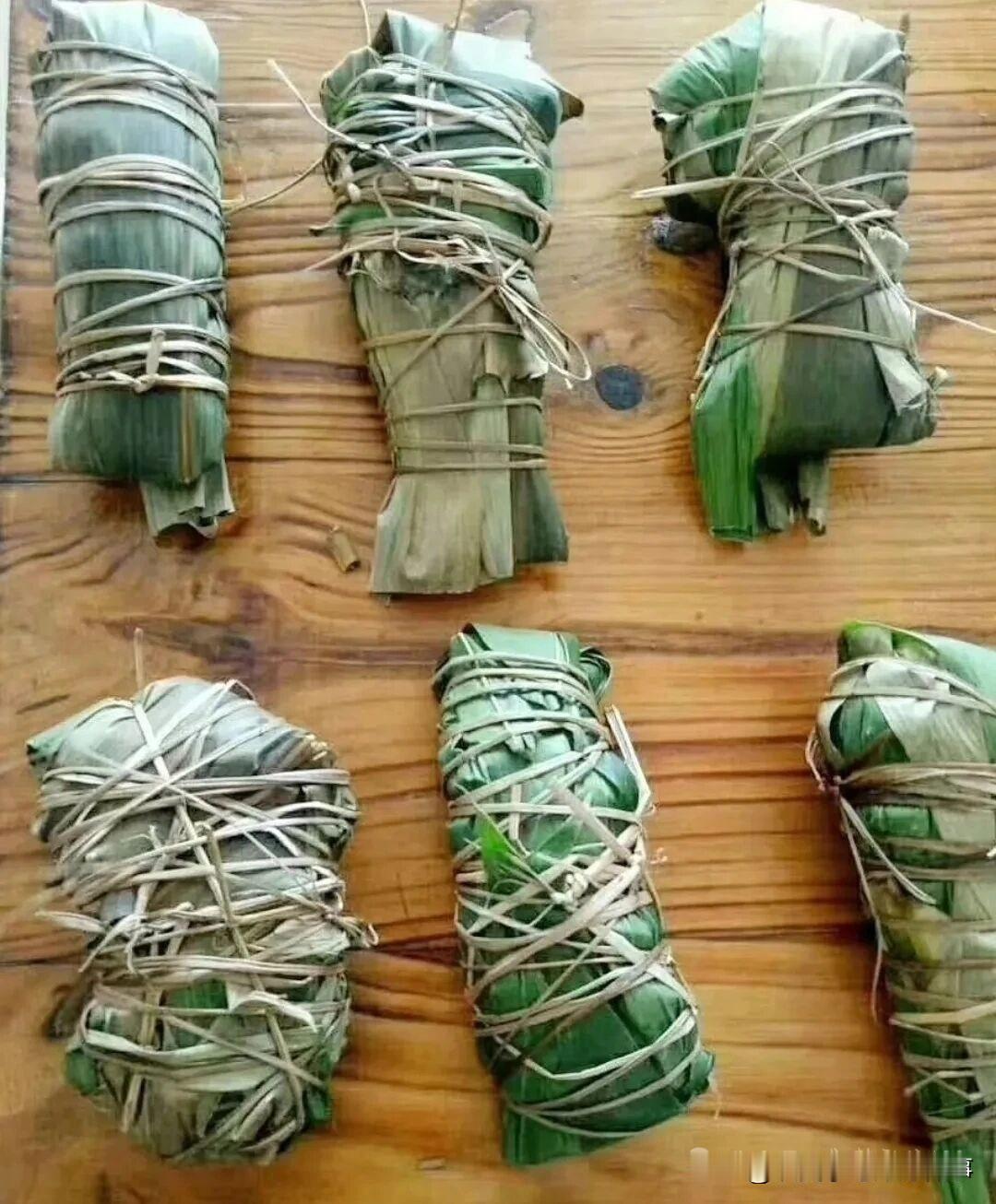 吃粽子了.虾爬子粽子![爱慕]不须笑。。。。。