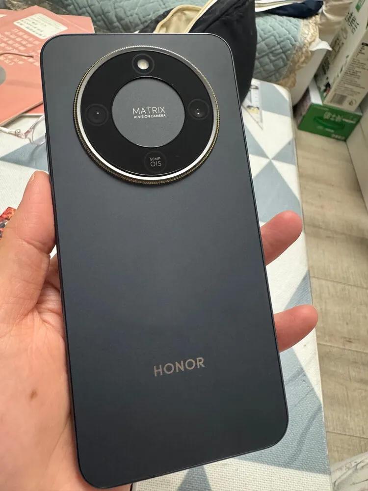 荣耀X70真TM逆天了！就事论事来讲，给长辈买手机最怕什么？三天两头喊你充电，还