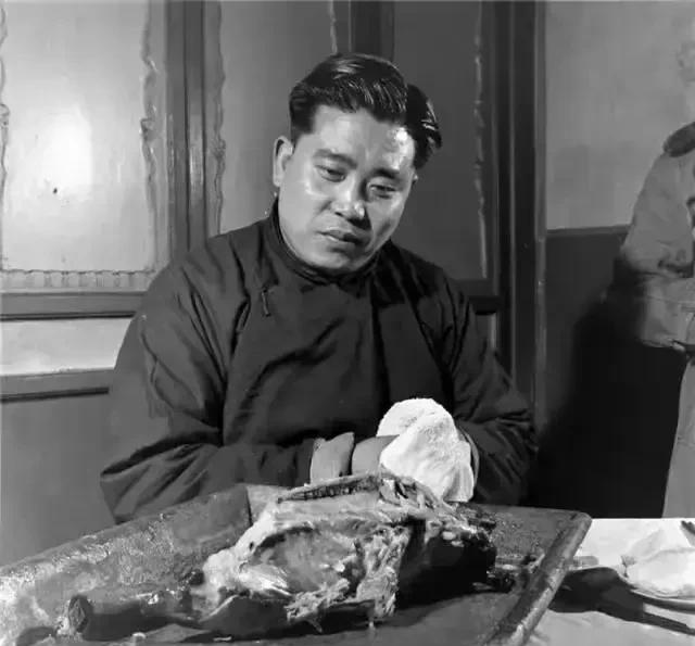 重体力劳动者的饮食必须要重油重盐，比如说铸造厂的翻砂工（搬沙壳几十斤重，倒铁水）