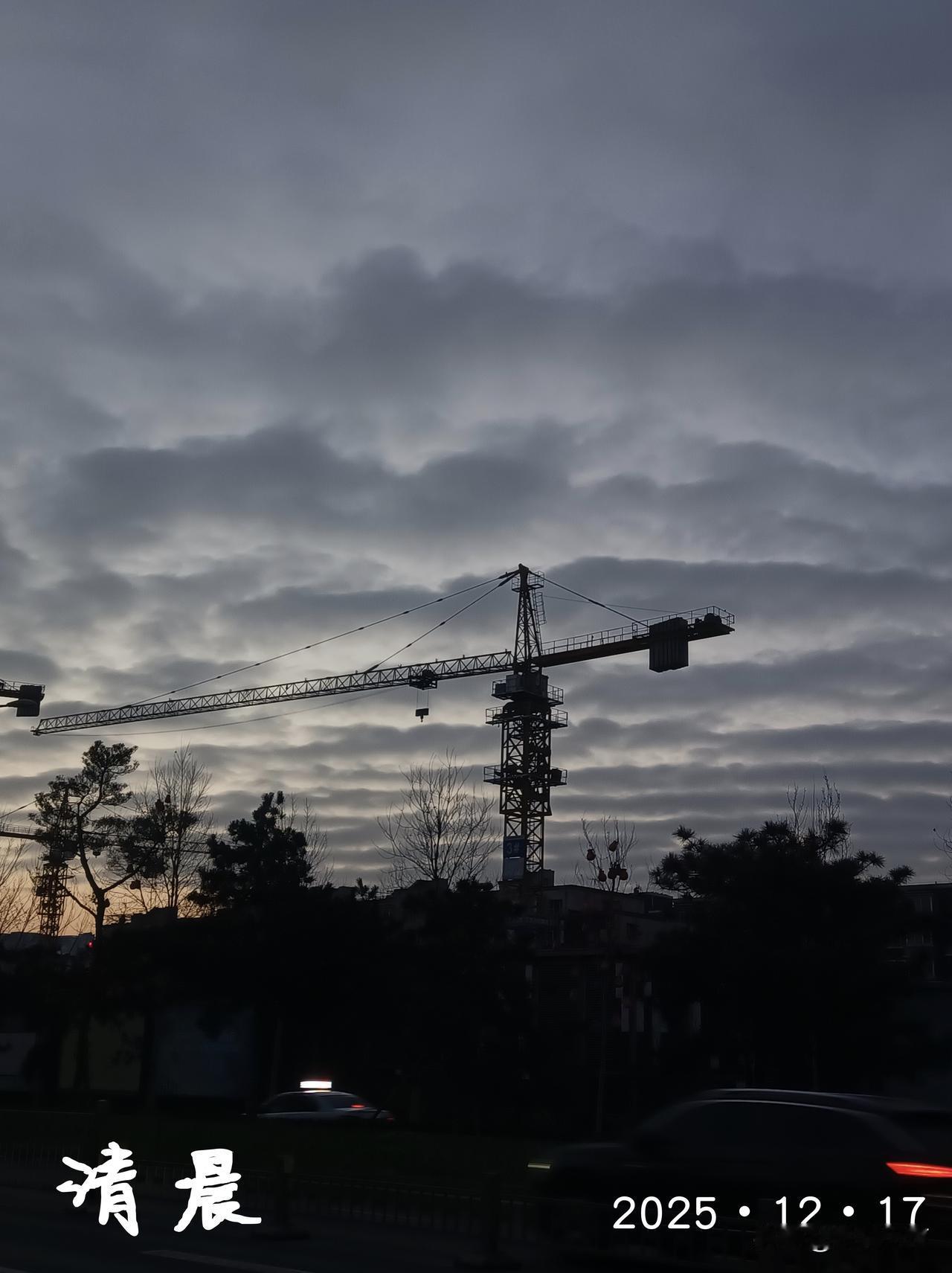 作者披露的，这一出租车违规现象，在全国各地可能都会发生，不值得大惊小怪。虽然，这