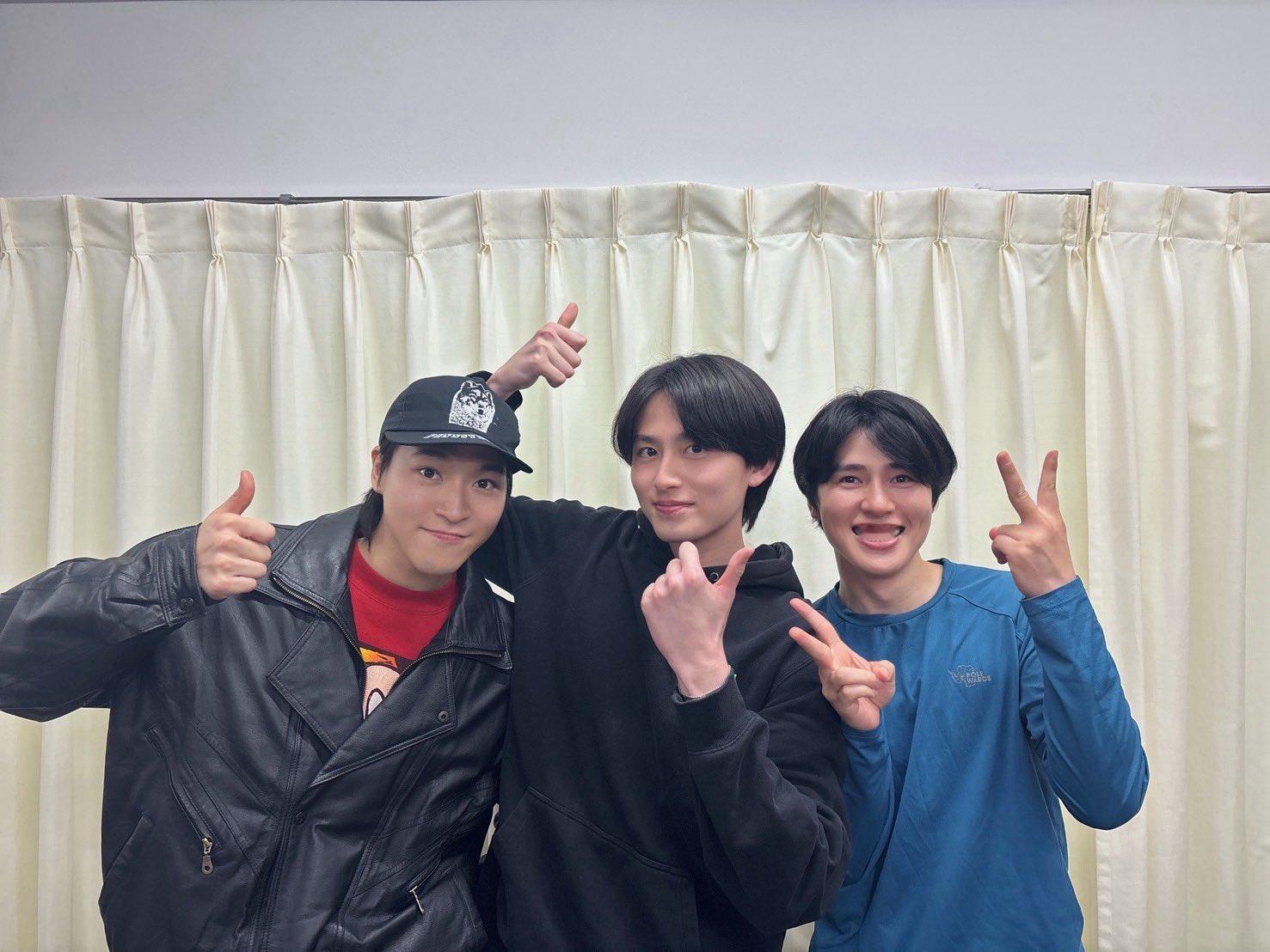 葉山侑樹（舞台 ナミヤ雑貨店の奇蹟 稽古終わりに3人組で📸優しいお兄ちゃんたち