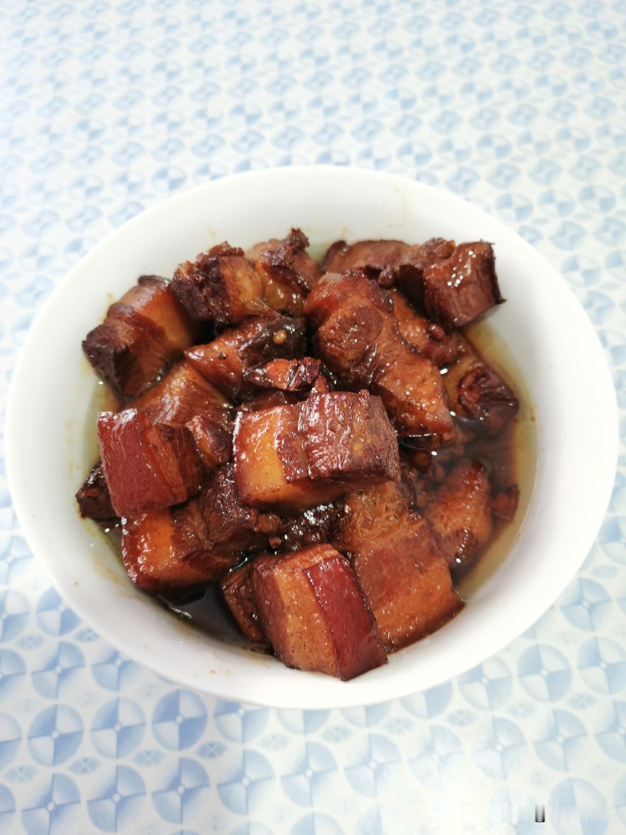 问食堂师傅：为啥米饭有时候硬得硌牙？
师傅：今日米饭主打健身，帮大家锻炼牙口。