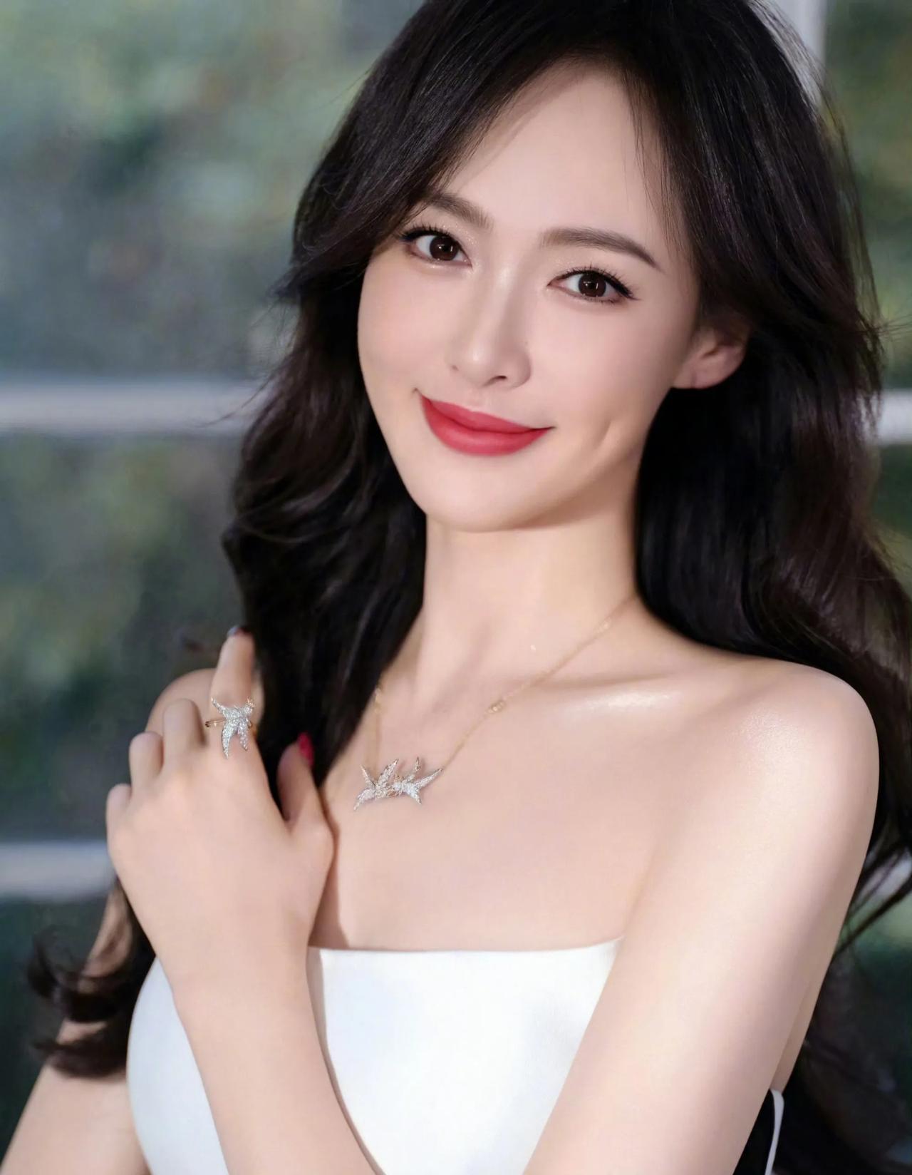 古二放出录音，
曝王家卫和秦雯录音，
王家卫说：“告诉你唐嫣呢，是个很装的人！”